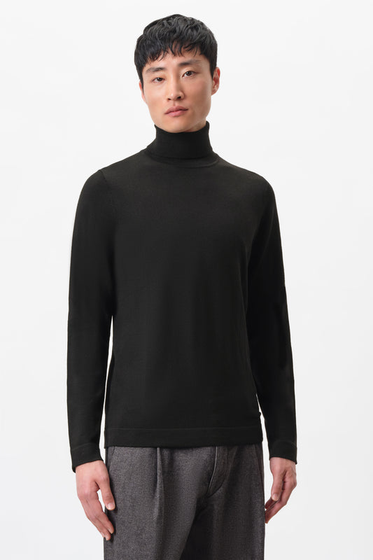 DRYKORN Joey 420002 rolnek trui kleur 1000 zwart