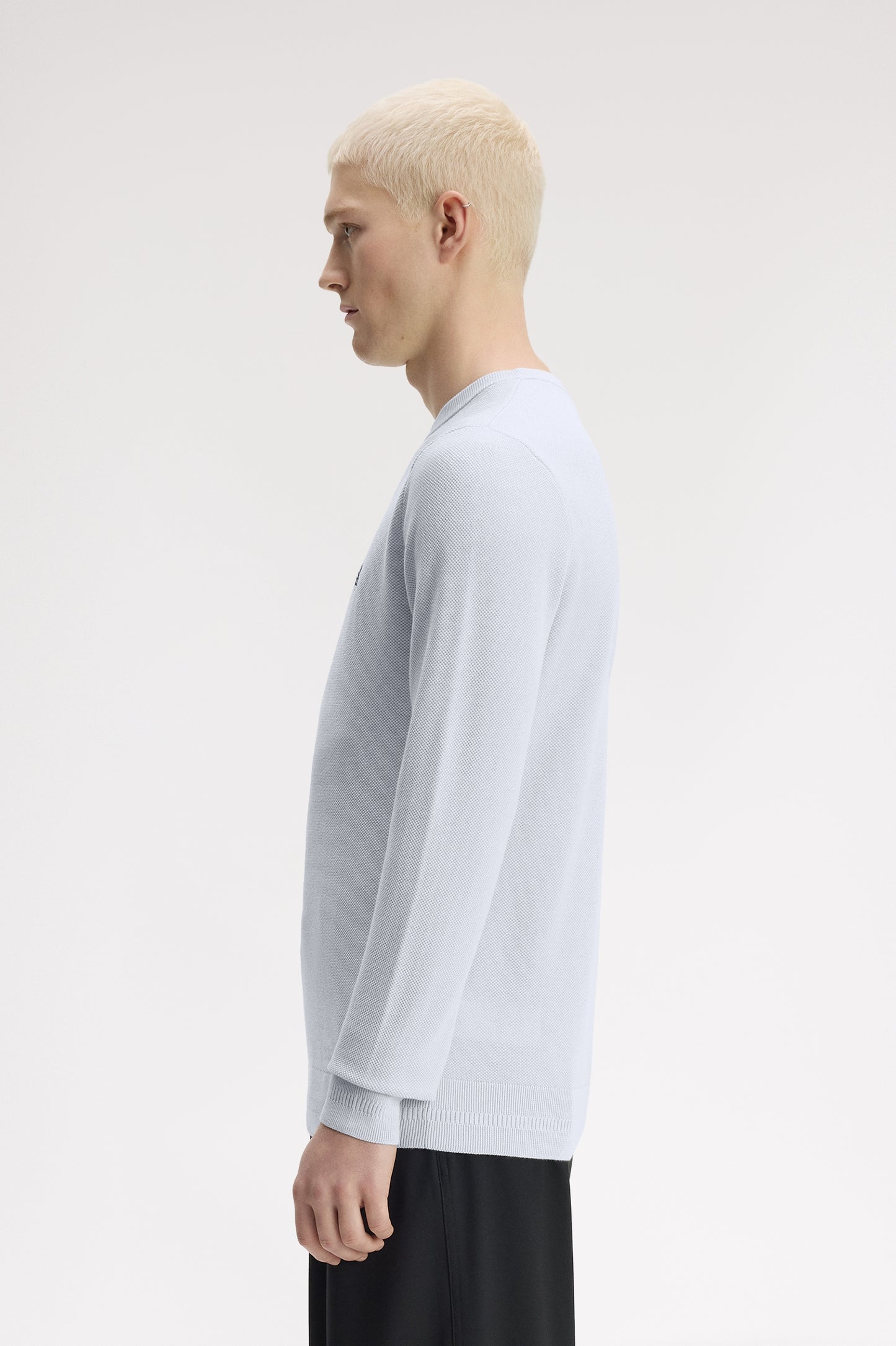 Fred Perry pull K 1309 kleur 28A lichtblauw