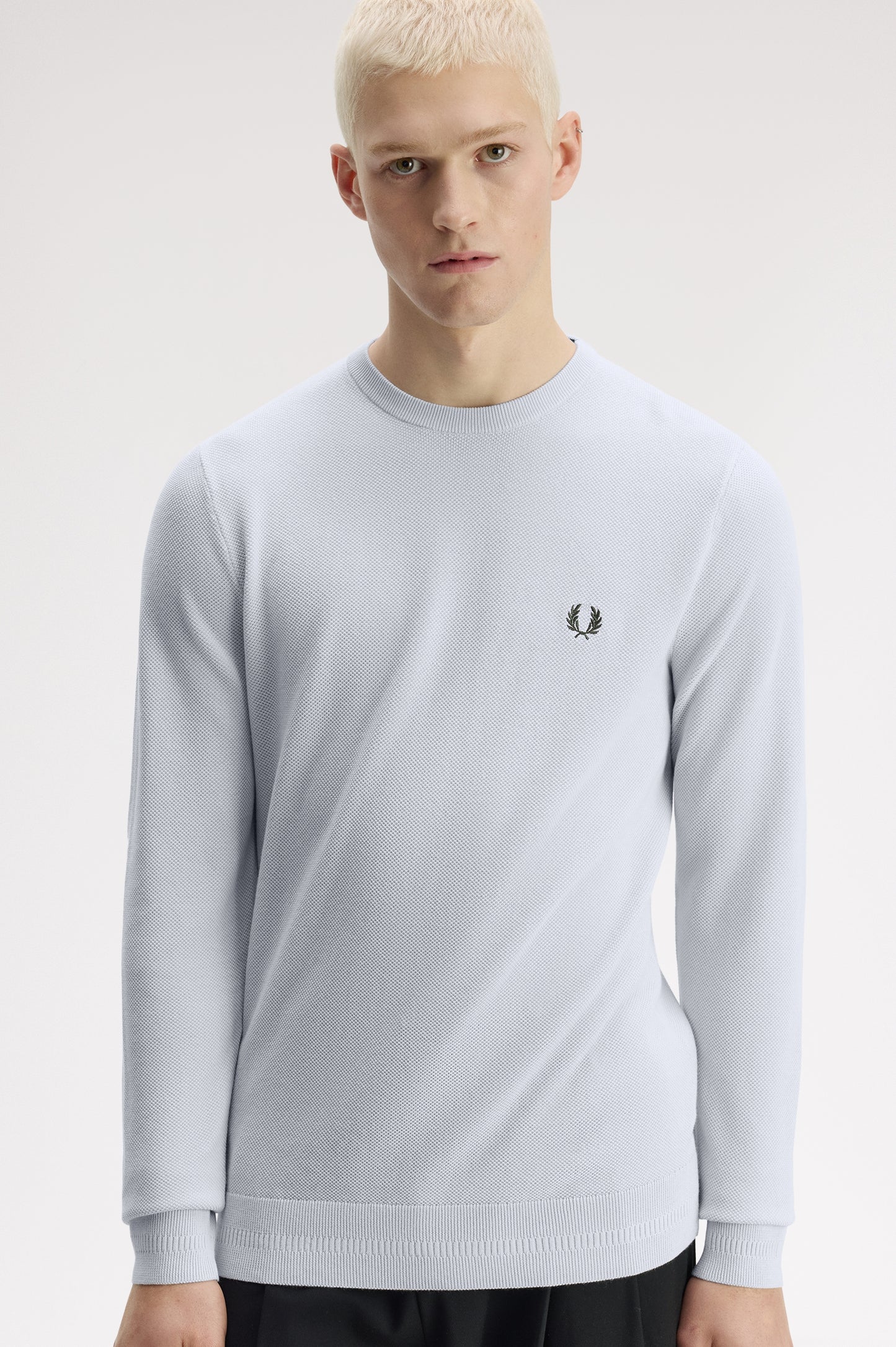 Fred Perry pull K 1309 kleur 28A lichtblauw