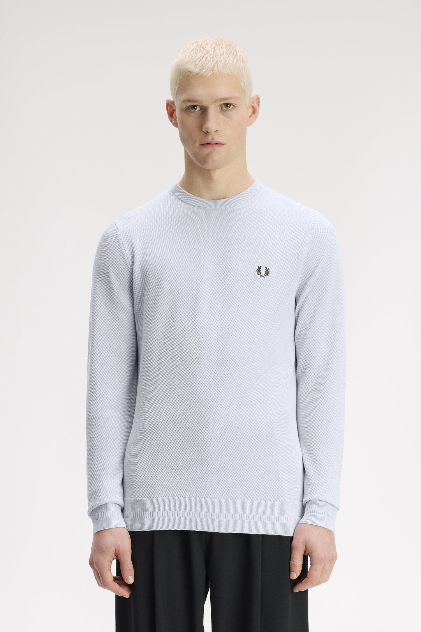 Fred Perry pull K 1309 kleur 28A lichtblauw