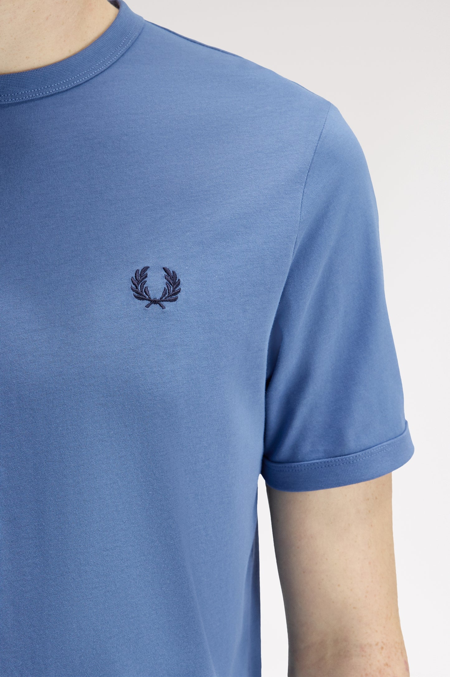 Fred Perry tshirt M 3519 kleur 27A ace blue
