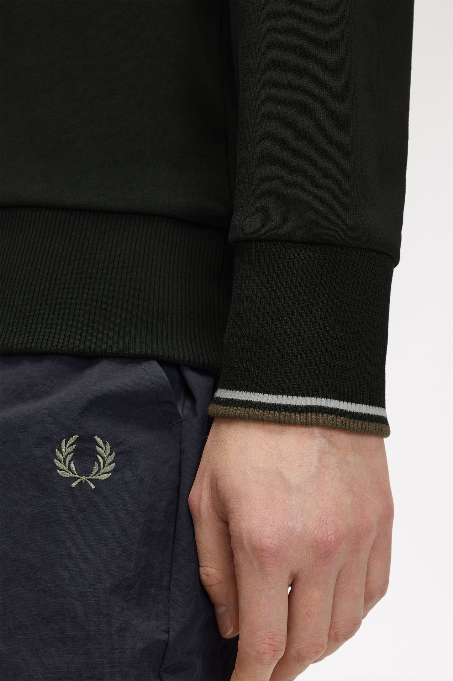 Fred Perry sweater M 7535 kleur 78c green